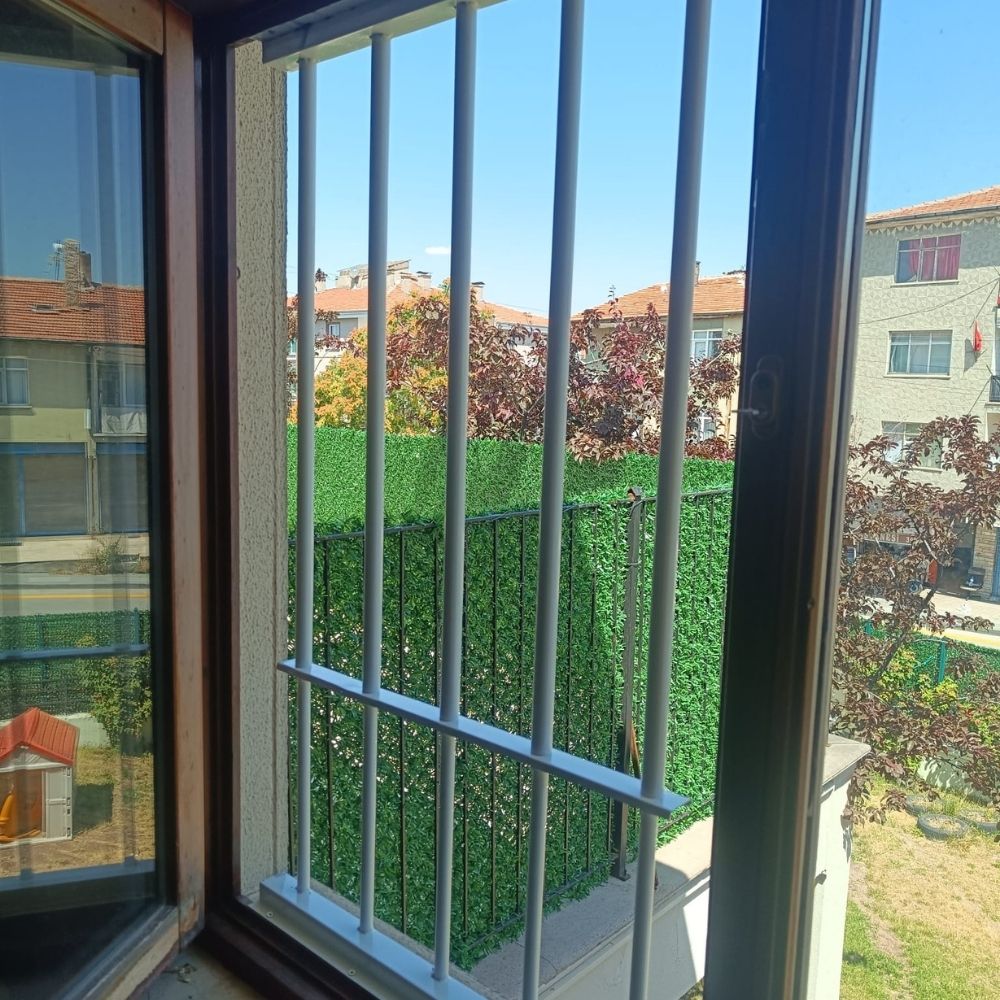 pencere güvenlik bariyeri standartları